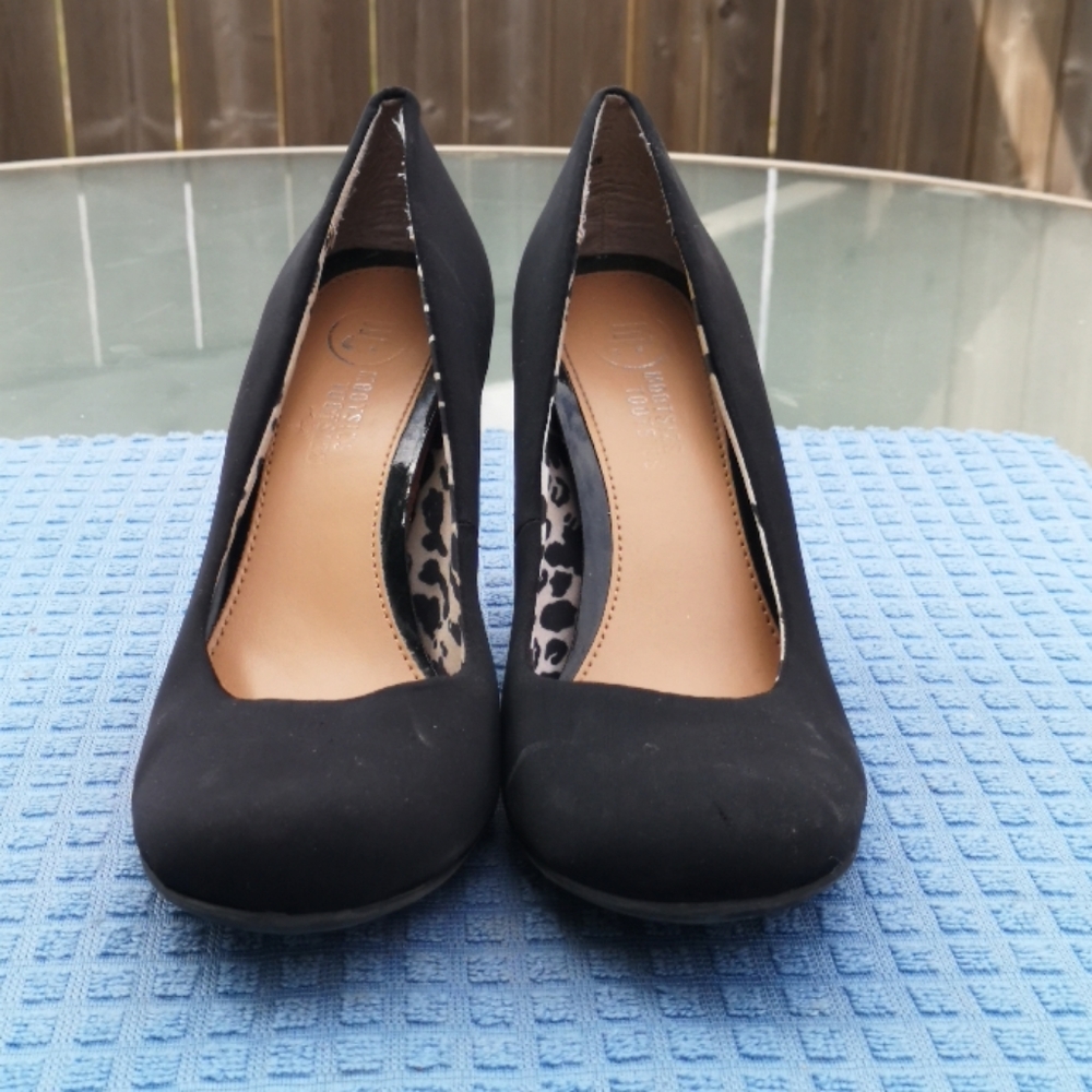 Shoes - Picture 1 of 3